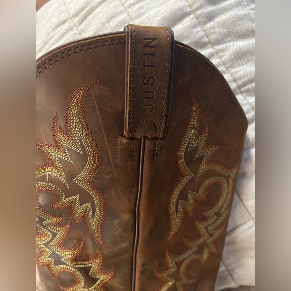 Brown western Justin boots size 10EE.